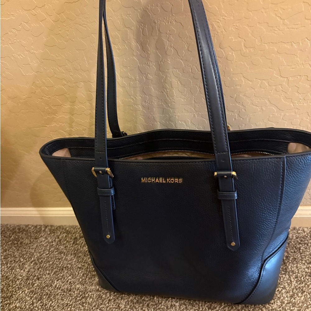 *NWT Michael Kors Dark Blue Aria Leather Tote